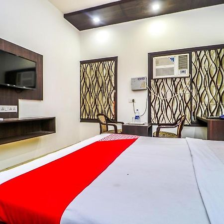 Hotel Sartaj ルディヤーナー エクステリア 写真
