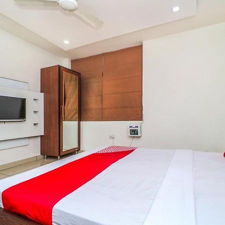 Hotel Sartaj ルディヤーナー エクステリア 写真